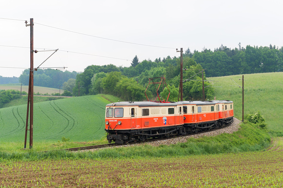 Die 1099.016 mit unserem Lokzug bei Matzersdorf