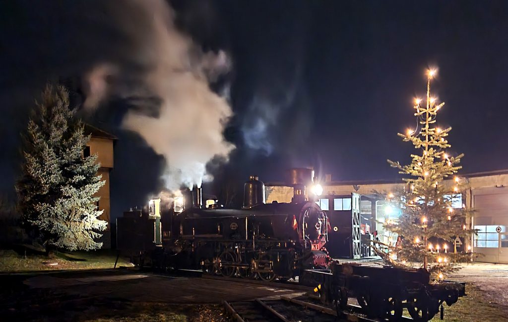 Weihnachten vor dem Heizhaus